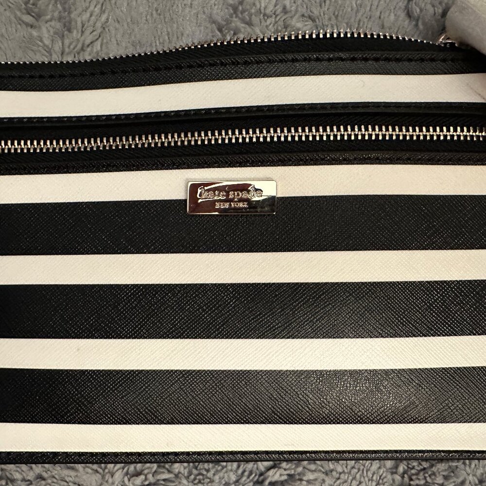 BRAND NEW Kate Spade Black and White Striped Wristlet - Picture 3 of 4